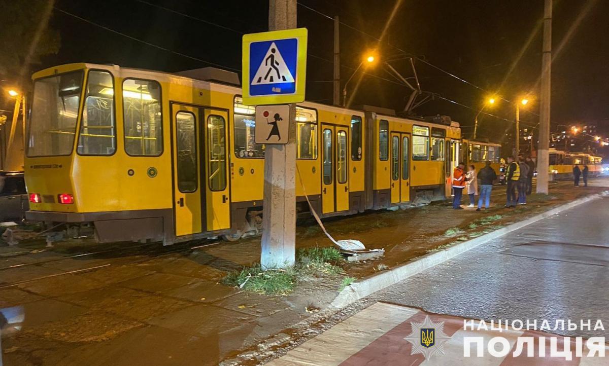 У Львові водій трамвая, перебуваючи під впливом алкоголю та наркотиків, наїхав на жінку з дитиною.