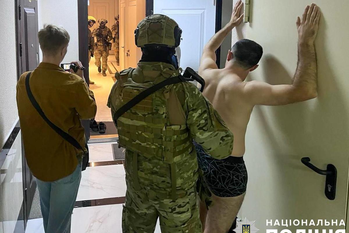 Заробляв мільйони на "договорняках": поліція затримала футбольну легенду.