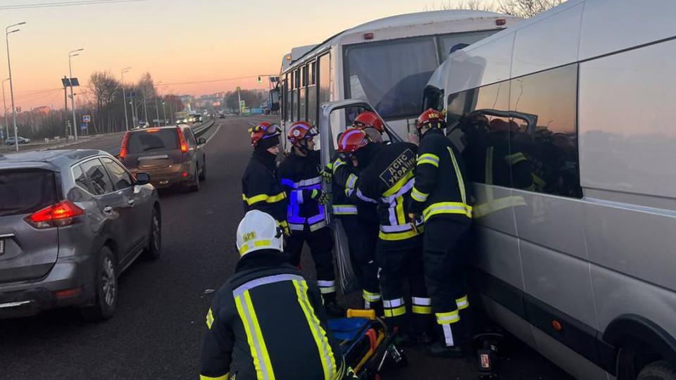 Полиция сообщила о затруднениях в движении транспорта в сторону Житомира из-за дорожно-транспортного происшествия.