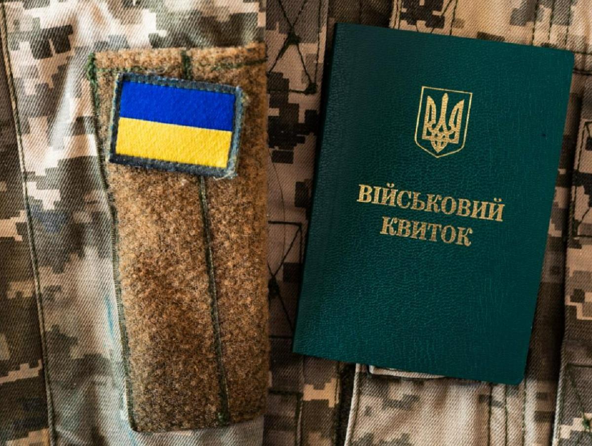 У Рівненській області під час перевірки документів чоловіки побили працівників ТЦК та втекли.