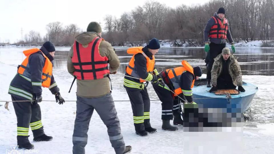 На Дніпропетровщині двоє чоловіків провалилися під лід: одного врятував підліток, інший зник безвісти.