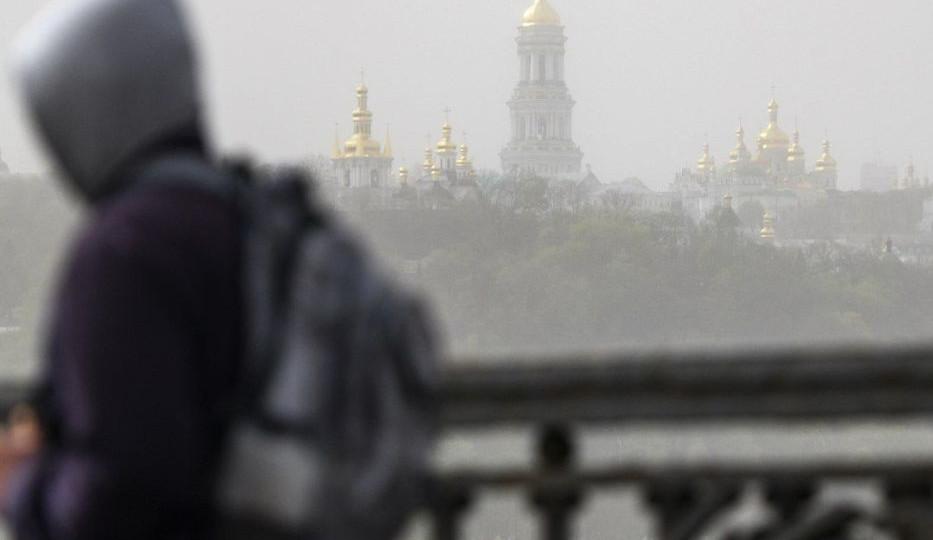 Residents of Kyiv's left bank are advised to close their windows due to air pollution.