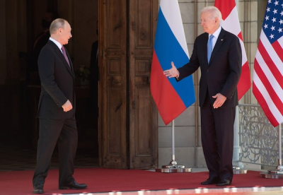 Байден опинився по один бік із Путіним, захищаючи НПЗ росії від ударів України - Bloomberg