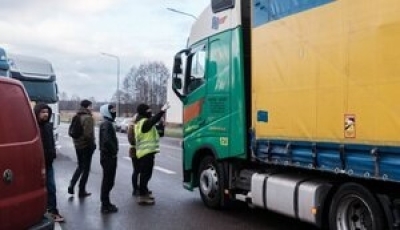 Польські фермери заблокували шостий пункт пропуску на кордоні з Україною